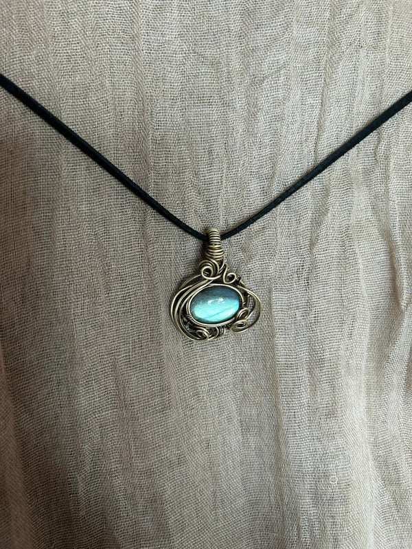 Elegant Labradorite Wire-Wrapped Pendant Necklace