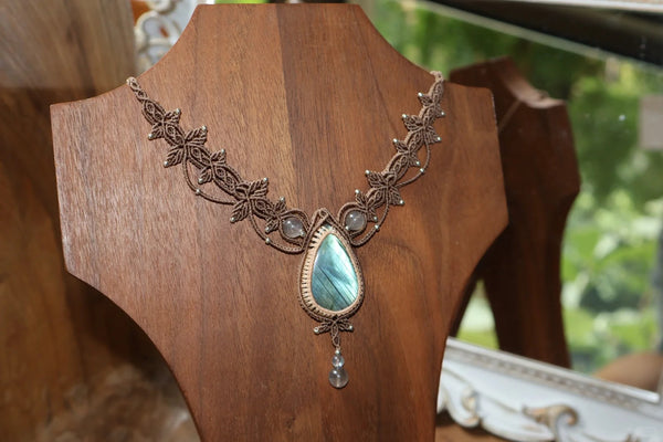 Boho & hippie labradorite gemstone necklace pendant