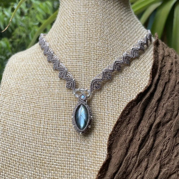 Labradorite gemstone macramé choker necklace