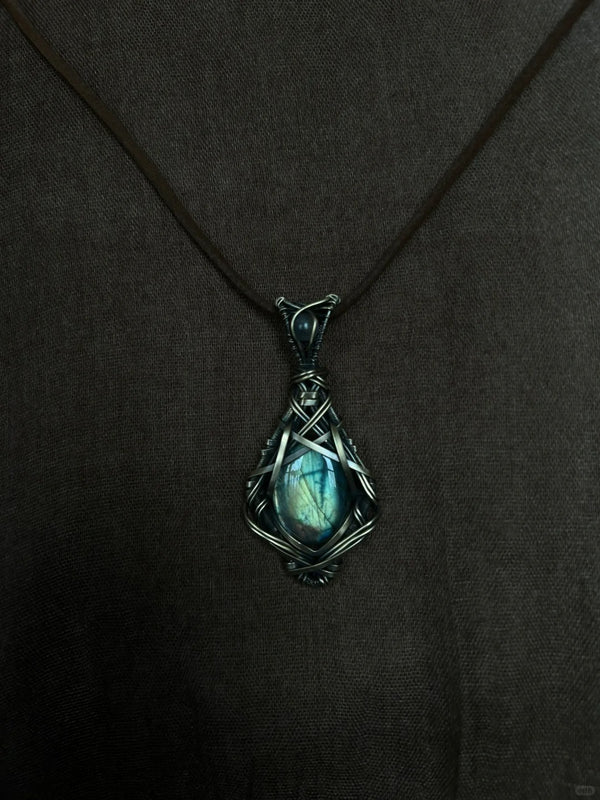 Labradorite crystal healing magic stone necklace pendant