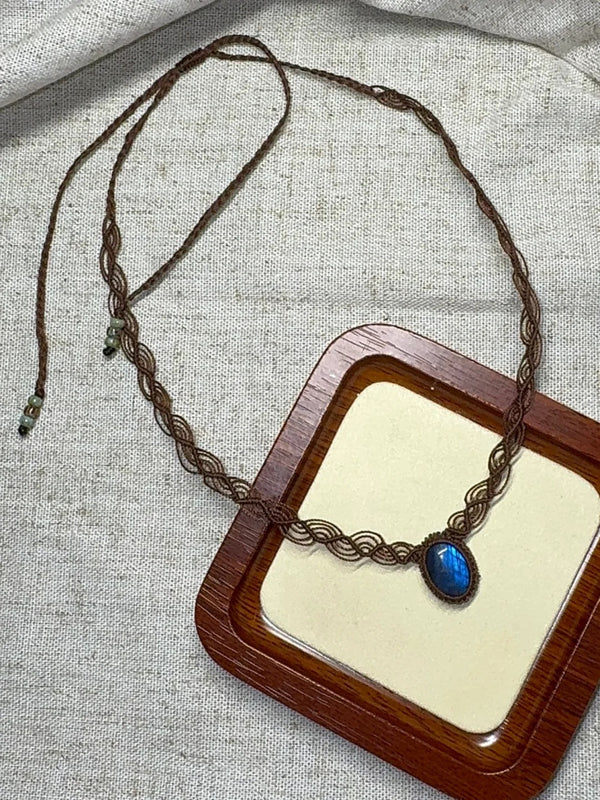 Labradorite crystal macramé knots necklace