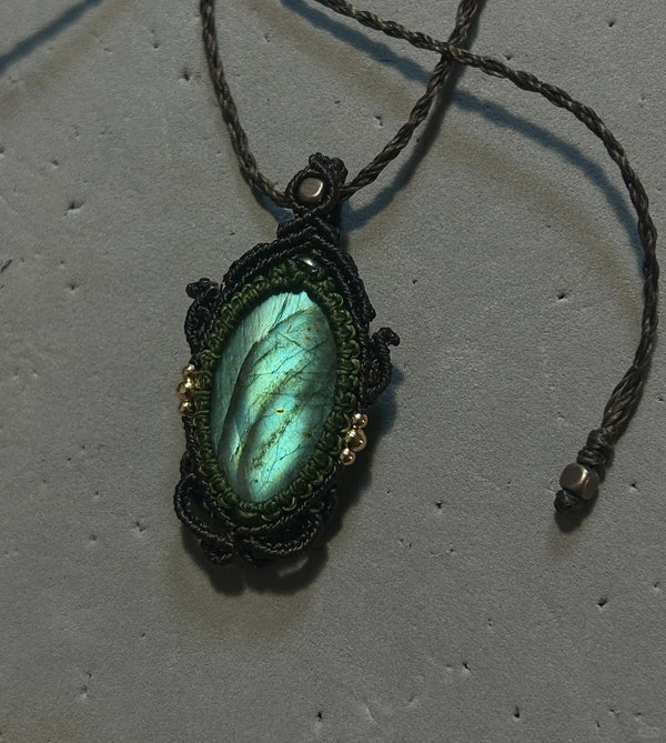 Labradorite crystal pendant"magic mirror"