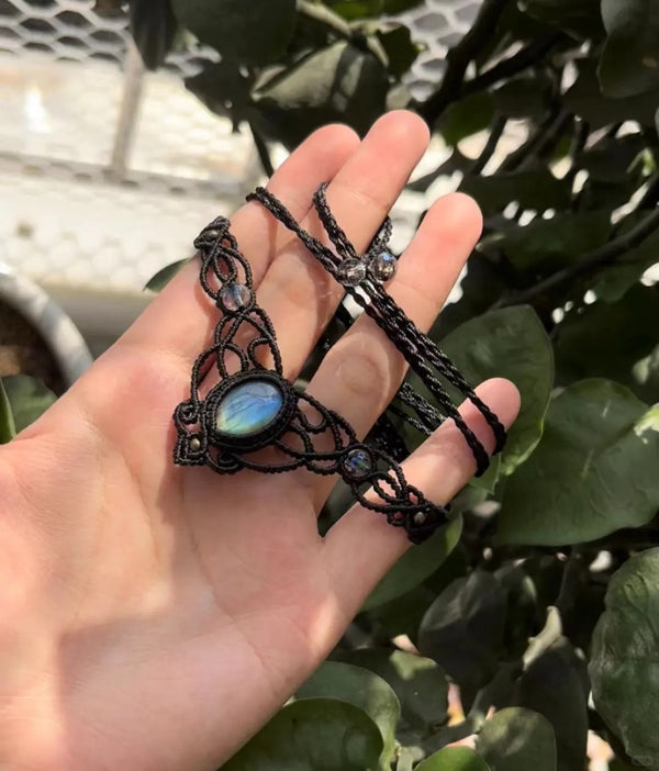 Labradorite crystal macrame knots pendant