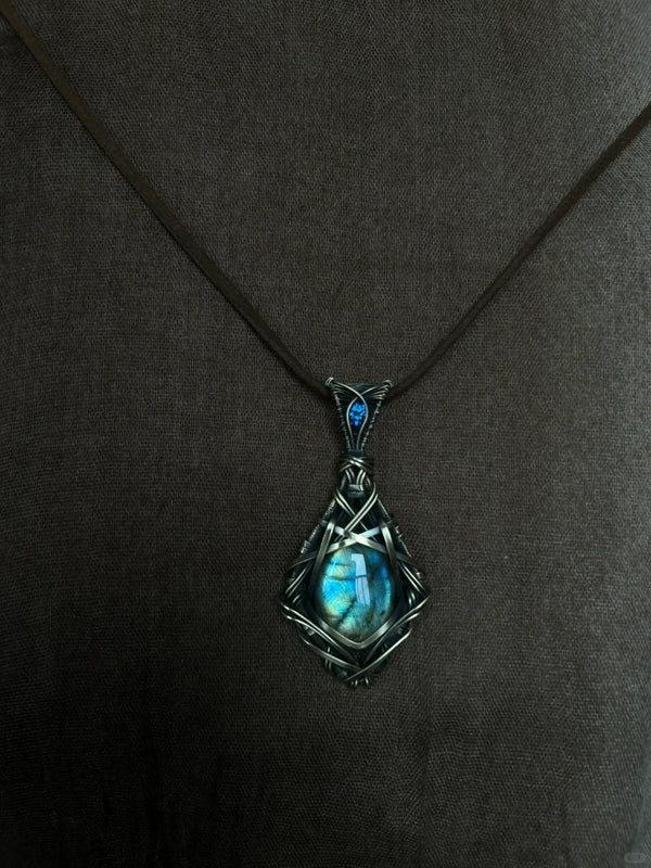 Labradorite crystal healing magic stone necklace pendant