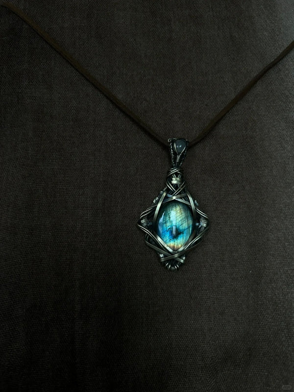 Labradorite crystal healing magic stone necklace pendant