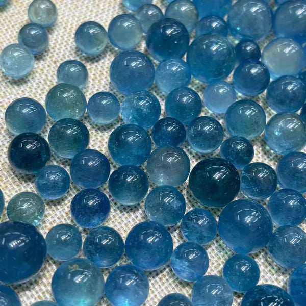 Collection level-Dark blue aquamarine crystals