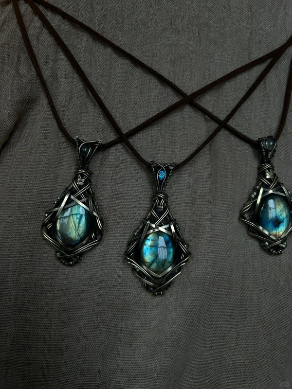 Labradorite crystal healing magic stone necklace pendant