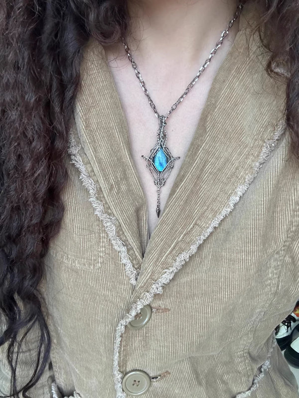 Labradorite gemstone necklace pendant