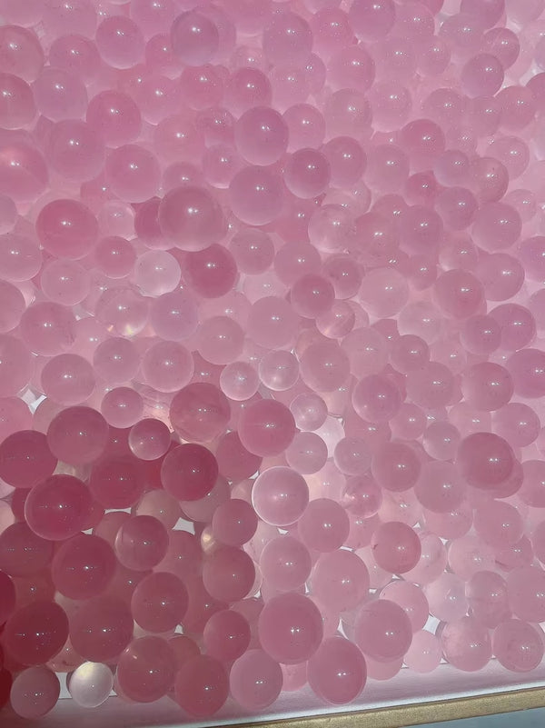 Round beads of rose quartz