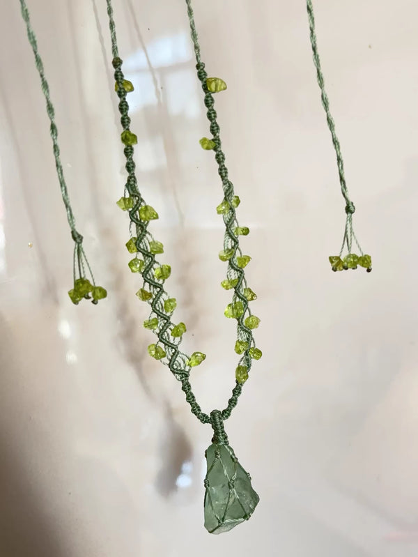 Green crystal lace woven necklace