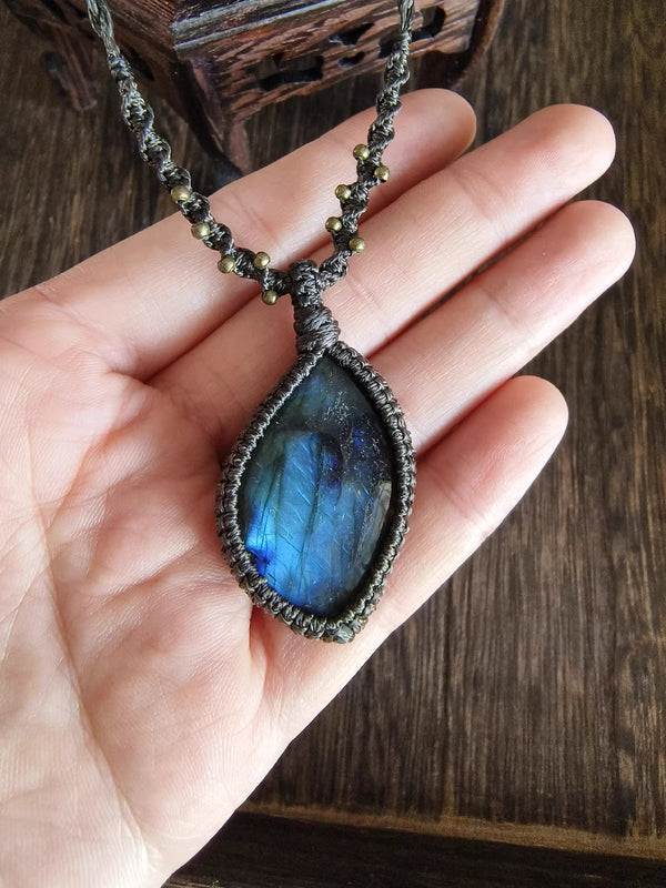 Boho & hippie labradorite gemstone necklace pendant