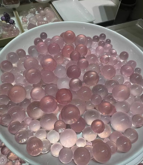 Round beads of rose quartz