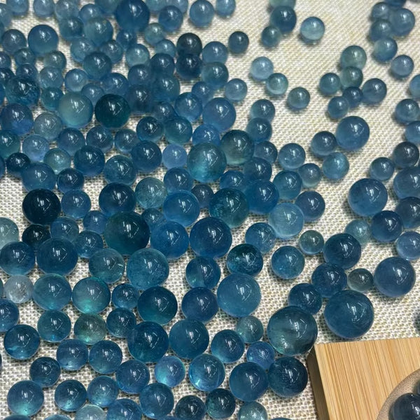 Collection level-Dark blue aquamarine crystals