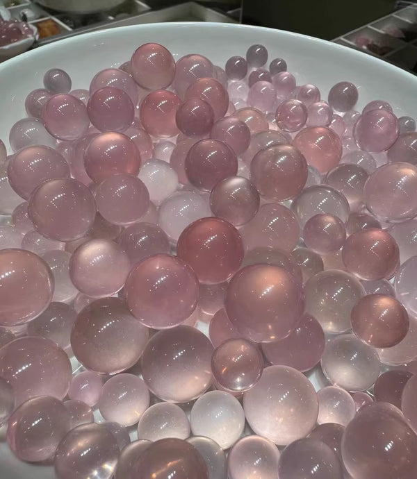 Round beads of rose quartz