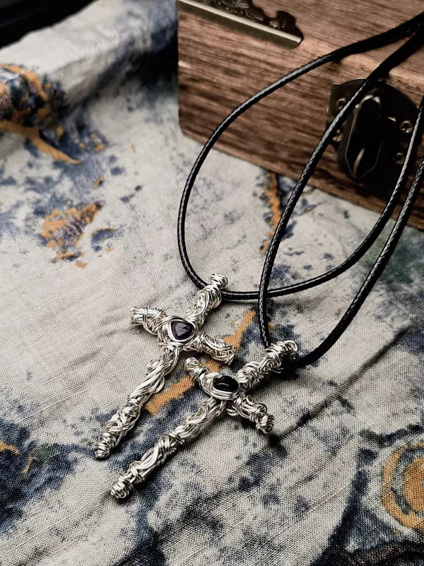 Cross pendant necklace