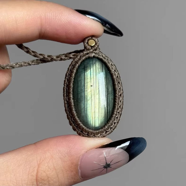 Hot Sale Custom Handcrafted Labradorite Crystal Necklace